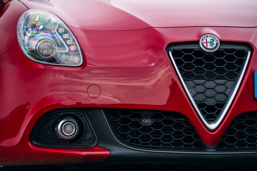 Детали экстерьера Alfa Romeo Giulietta 2016 года  (UK) (фото 35 из 44)